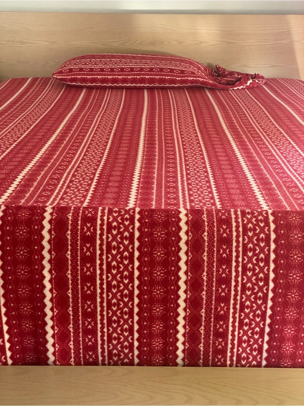 Berkshire Blanket Fleece Patterned Cranberry King Flat Sheet & Pillowcase